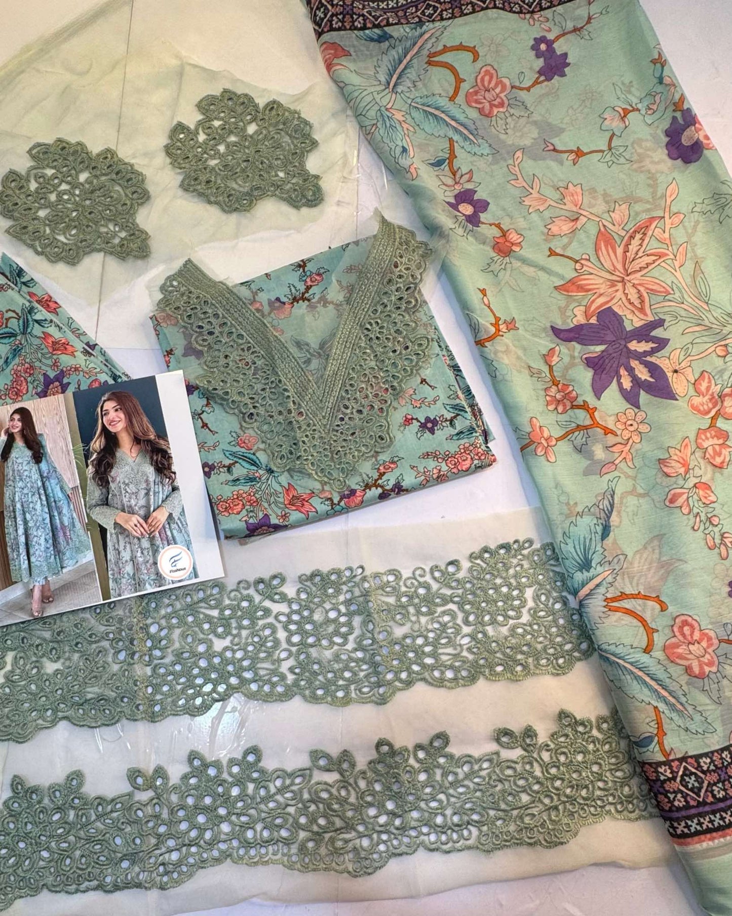 Kinza hashmi beautiful lawn suit